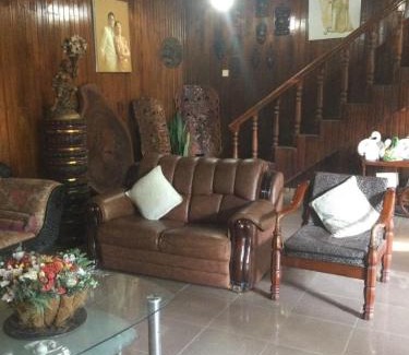Gampola Cama Y Desayuno | Kingdom Of Maliga