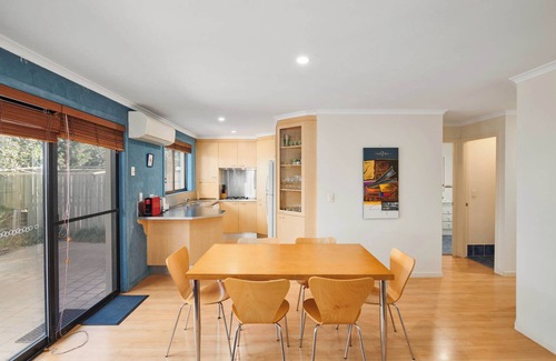 Black Head Apartamento | Kingfisher a Charming 3-Bedroom Villa in Hallidays Point Perfect for Families
