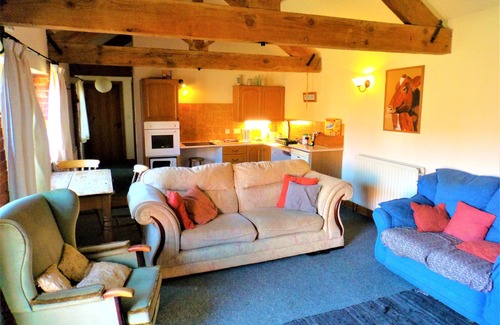 Scawton Casa | Kingfisher Cottage. Accessible two bedroom bungalow on a family farm