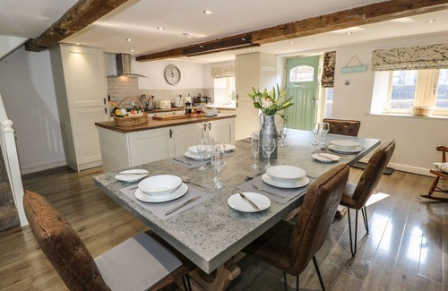 Holmfirth Cabaña | KINGFISHER COTTAGE, family friendly, with a garden in Holmfirth