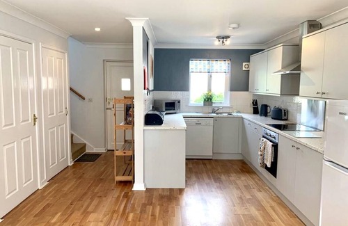 Falmouth Casa | Kingfisher Cottage Pendra Loweth Falmouth 2 min drive to beach, enclosed garden.