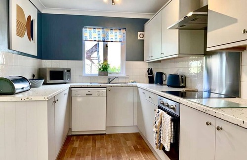 Falmouth Casa | Kingfisher Cottage Pendra Loweth Falmouth 2 min drive to beach, enclosed garden.