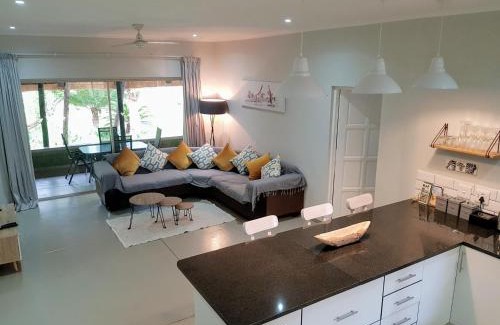Thorny Bush Game Reserve Casa | Kingfisher Creek Safari Cottages