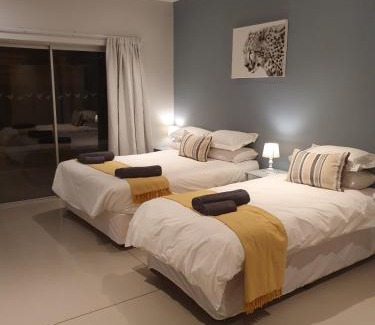 Thorny Bush Game Reserve Casa | Kingfisher Creek Safari Cottages