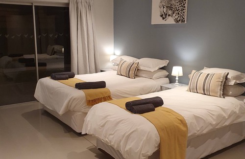 Thorny Bush Game Reserve Otro | Kingfisher Creek Safari Lodge