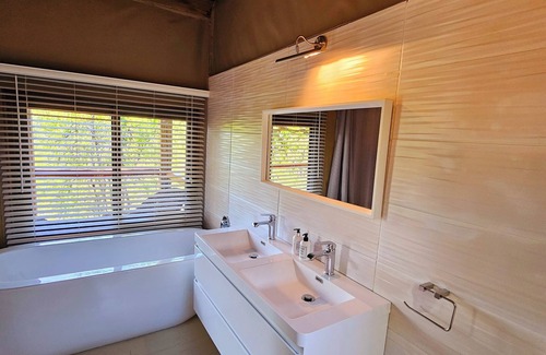 Thorny Bush Game Reserve Otro | Kingfisher Creek Safari Lodge