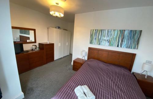Stoke Casa | Kingfisher En-suite Room