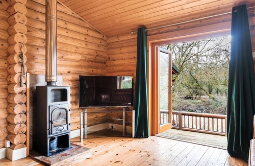 Bedford Cabina | Kingfisher Lodge and mooring on the River Ouse