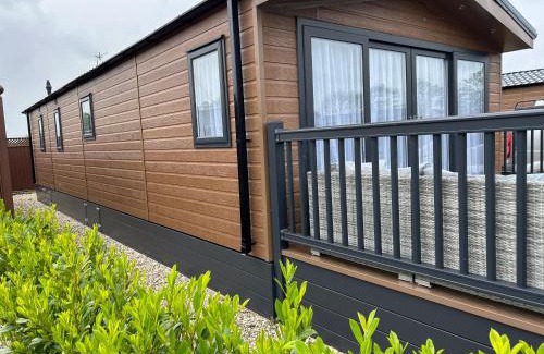 Evesham Cabina | Kingfisher Lodge Long Acre Holiday Park
