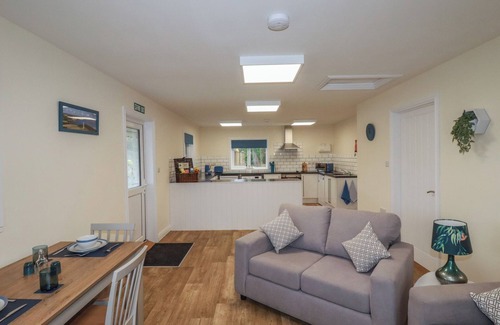 Stenalees Cabaña | KINGFISHER LODGE, with a garden in St Austell