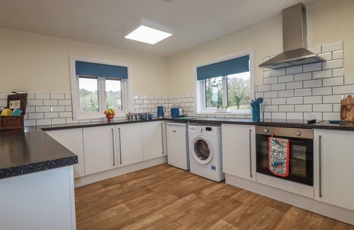Stenalees Cabaña | KINGFISHER LODGE, with a garden in St Austell