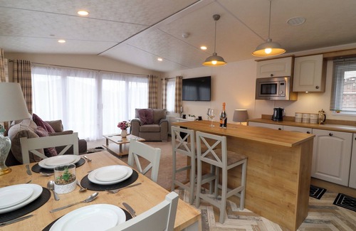 Evesham Cabaña | KINGFISHER LODGE, with a garden in Evesham
