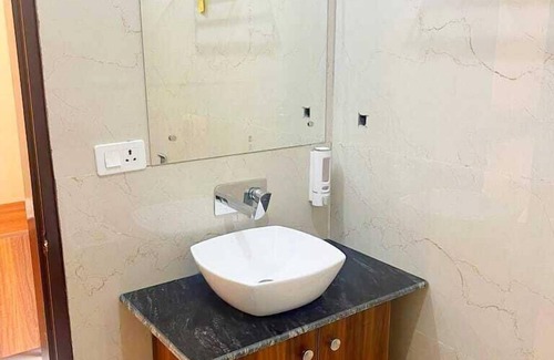 Gurugram Hotel | Kingfisher Luxury Resort