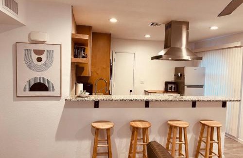 Kingman Apartamento | Kingman Gold 2BR Retreat at the Heart of Rt 66