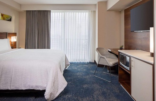 Diamond Head - Kapahulu - St. Louis Hotel | King’s City View Escape, Hilton Garden Inn, Deck & Pool, Urban Beach Life