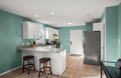 Topeka Casa | Kings Cottage 4 bed/3 full bath central Topeka