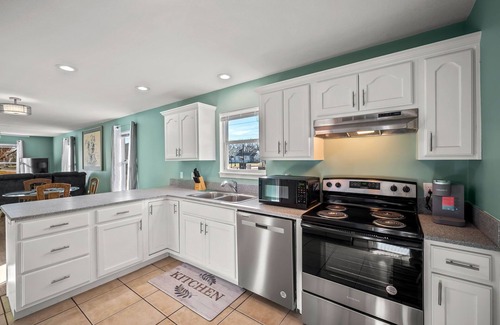 Topeka Casa | Kings Cottage 4 bed/3 full bath central Topeka