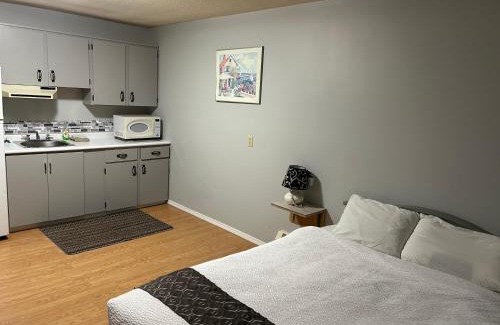 Cold Lake Hotel | Kings Court Motel