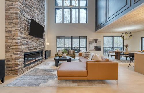 Pittman Center Casa | Kings Crown by AvantStay Indoor Pool Hot Tub Firepit Theater All-Season Retreat