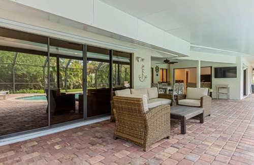 Kings Lake Casa | Kings Lake Blvd Private Garden View
