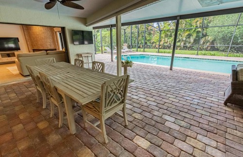 Kings Lake Casa | Kings Lake Blvd Private Garden View