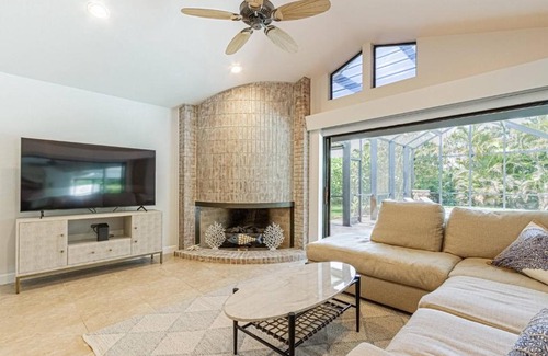 Kings Lake Casa | Kings Lake Blvd Private Garden View
