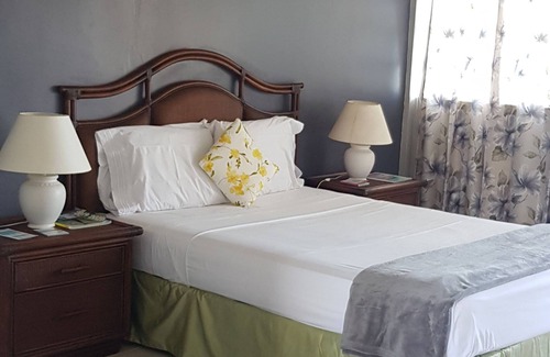 Clifton Hotel | Kings Landing Hotel