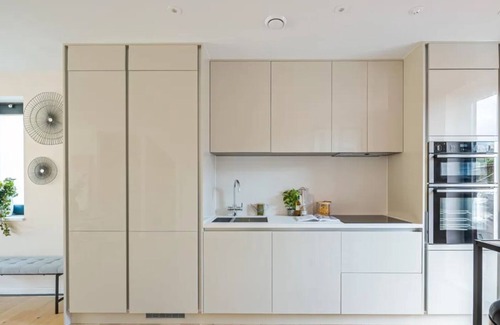 Brixton Hill Casa | Kings Mews Clapham: Splendid 2 bed, 2 bath House