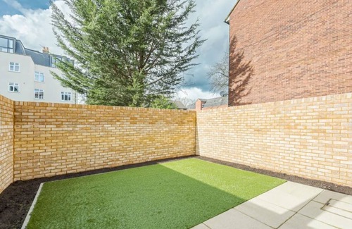 Brixton Hill Casa | Kings Mews Clapham: Splendid 2 bed, 2 bath House