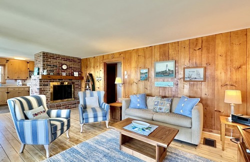 East Boothbay Cabaña | King’s View - Stunning Panoramic Ocean Views