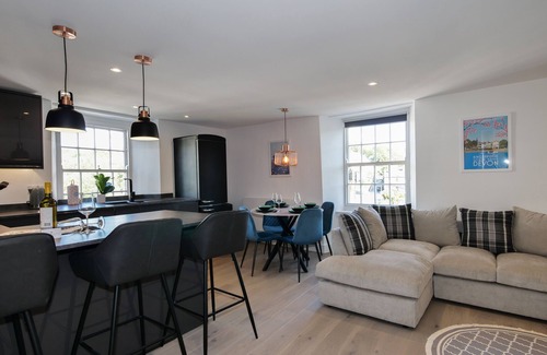 Kingsbridge Apartamento | Kingsbridge Penthouse is a beautifully refurbished apartment.