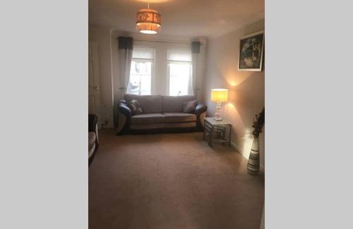 Aberdeen Casa | Kingseat 3 Bed Home With Fast Fibre WiFi &Parking