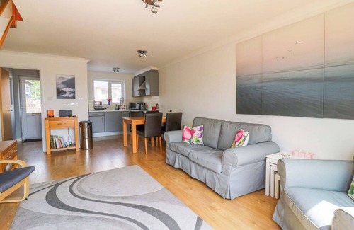 Horning Cabaña | KINGSMERE, pet friendly, with a garden in Horning
