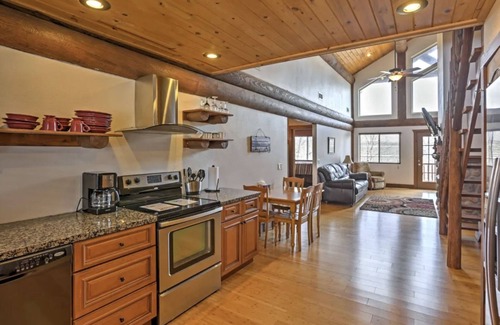 Shell Knob Cabina | KingsRiver Lodge S w/Pickleball Court-Walk to Lake