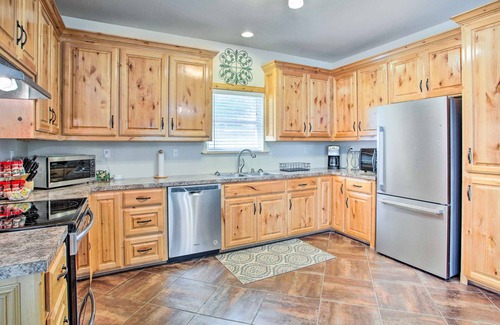 Kingston Casa | Kingston Home w/ Patio < 4 Mi to Lake Texoma!