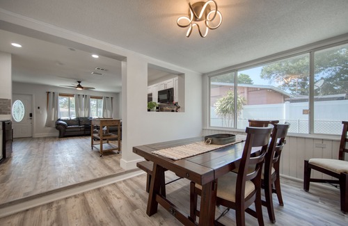 Disston Heights Casa | Kingston - House in St. Petersburg. Close to downtown & the beach! Dog friendly