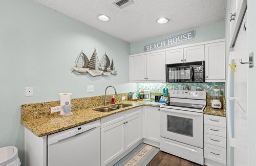 Arcadian Shores Villa | Kingston WHP 18C 1st floor Villa w/pool/beach