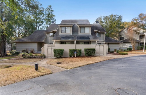 Arcadian Shores Villa | Kingston WHP 18C 1st floor Villa w/pool/beach