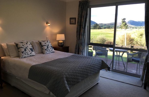 Kinloch Cama Y Desayuno | Kinloch Lake & Golf Views