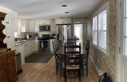 Southern Coast Casa | Kinney Shores home just steps to beautiful 7 miles of sandy beach on Saco Bay