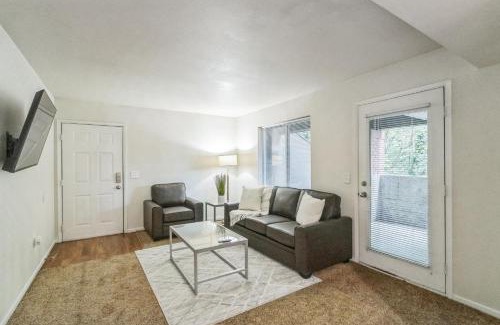 Harlow Apartamento | Kinsrow Spacious Apartment in Prime Location