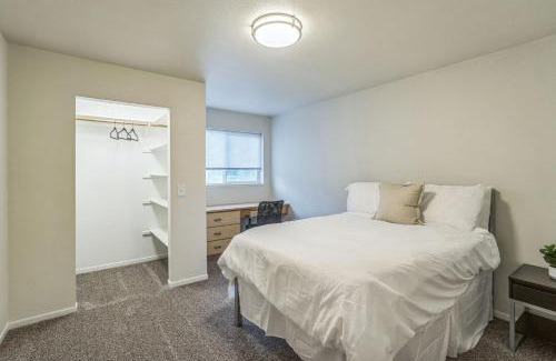 Harlow Apartamento | Kinsrow Spacious Apartment in Prime Location