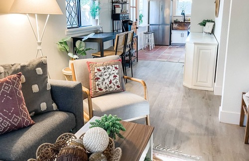Loomis Cabaña | Kippy’s Cottage- Walk To Everything in Downtown Loomis