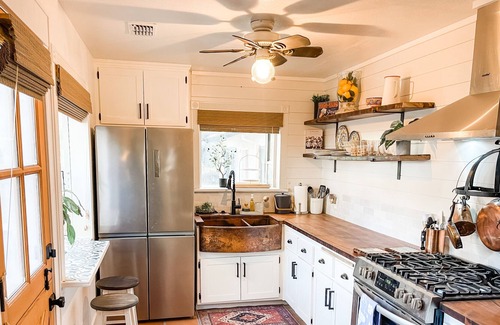 Loomis Cabaña | Kippy’s Cottage- Walk To Everything in Downtown Loomis