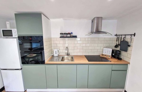 Kirkby Casa | Kirkby Bungalow by City SuperHost