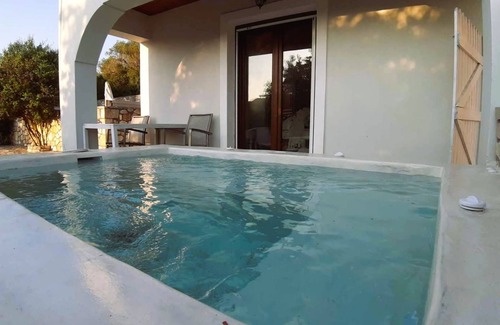 Ieromonachos Casa | Kirki s Cozy Getaway - Paxoi Getaway w Jacuzzi