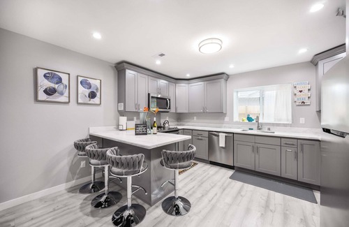North Rose Hill Casa | Kirkland Home with 2 Queen Beds - Totem Lake Village