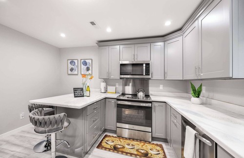 North Rose Hill Casa | Kirkland Home with 2 Queen Beds - Totem Lake Village