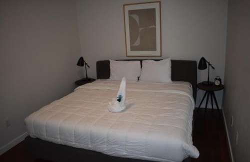 Central Business District Apartamento | Kislak 402 Spacious 1BR Retreat Above the City