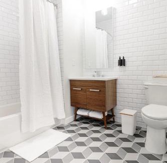 Central Business District Apartamento | Kislak 402 Spacious 1BR Retreat Above the City